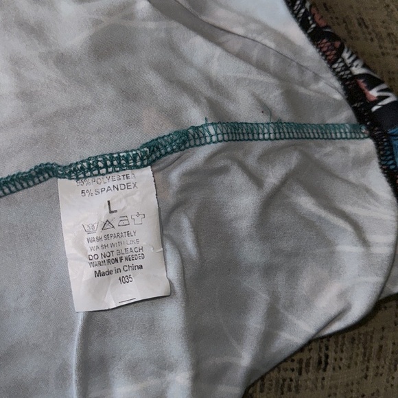 Blouse Women's Turquoise, beige, Blouse. With Bishop Sleeves. V-neck. Large - Picture 12 of 13